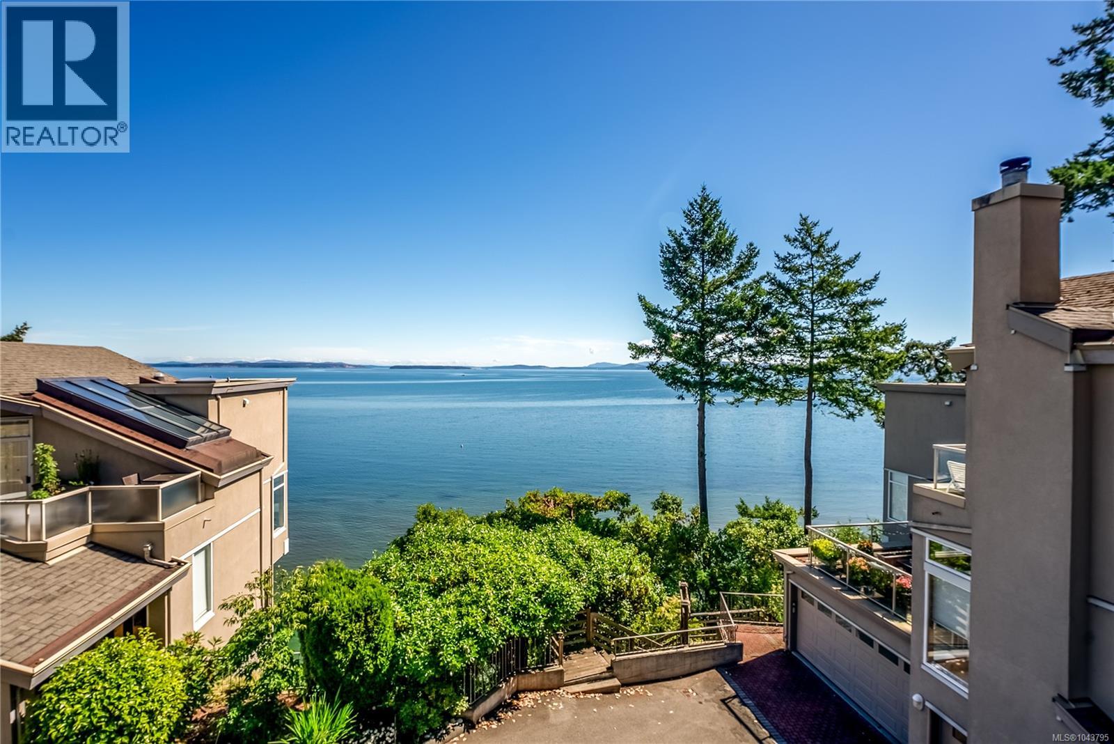 #20 4771 Cordova Bay Rd - 19
