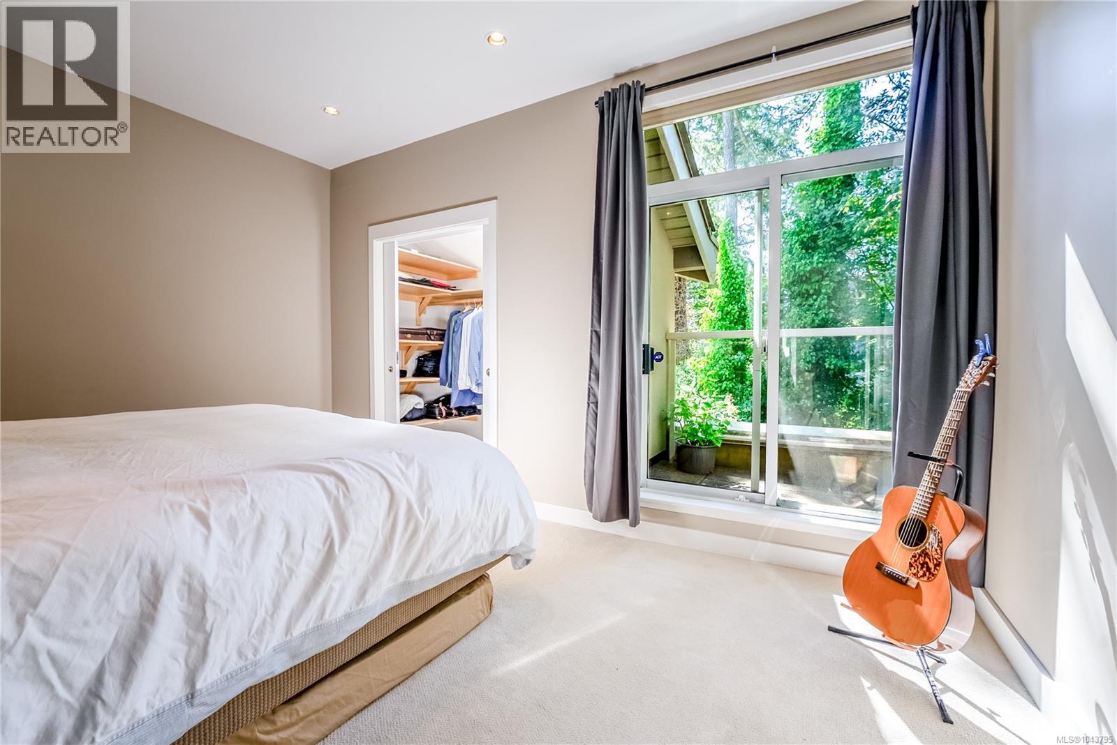 #20 4771 Cordova Bay Rd - 27