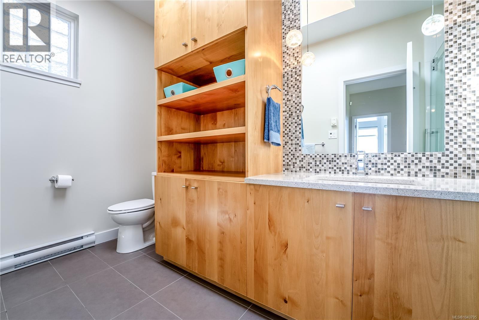#20 4771 Cordova Bay Rd - 31