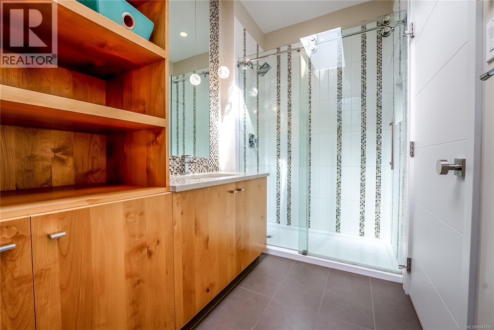 #20 4771 Cordova Bay Rd - 32