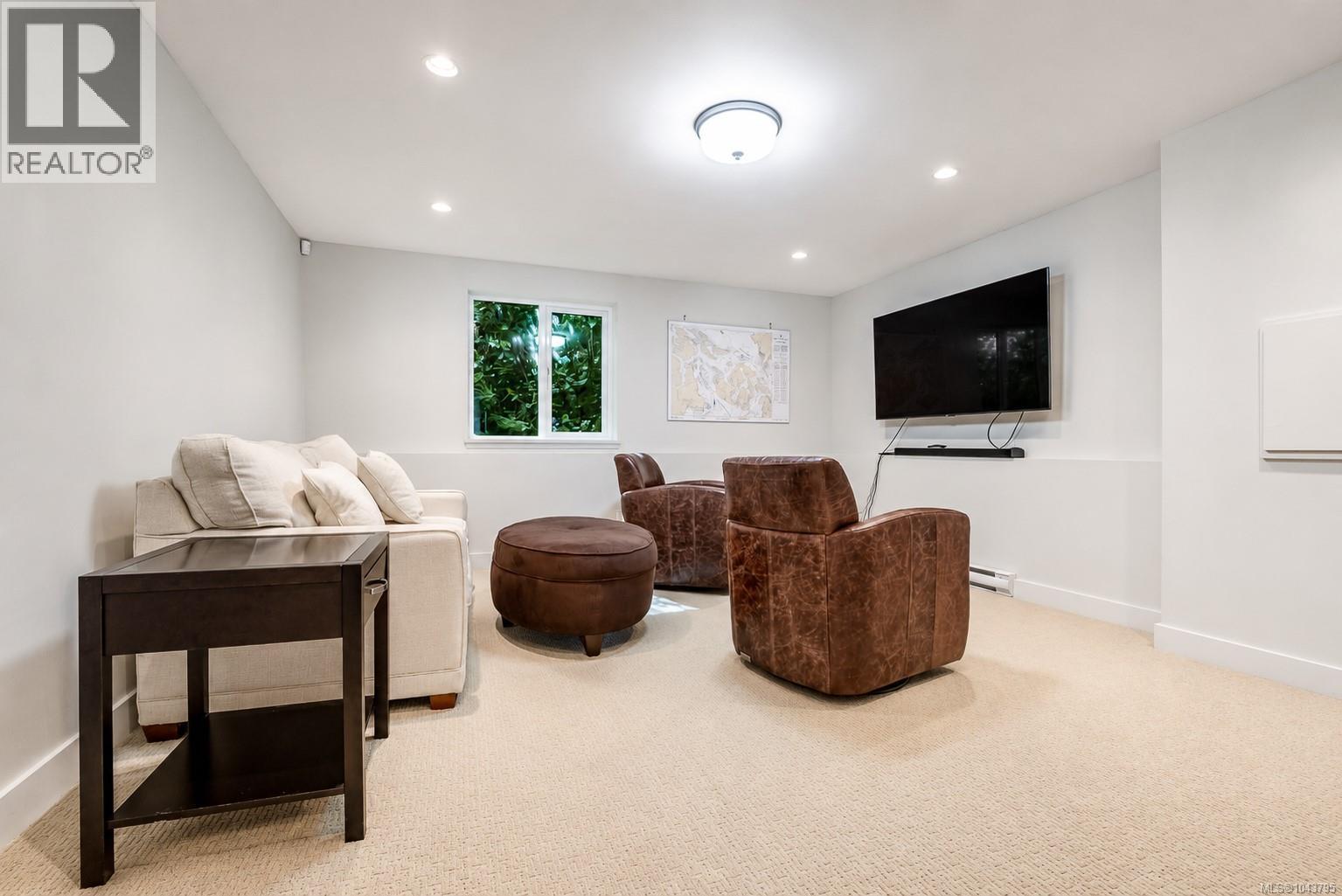 #20 4771 Cordova Bay Rd - 35