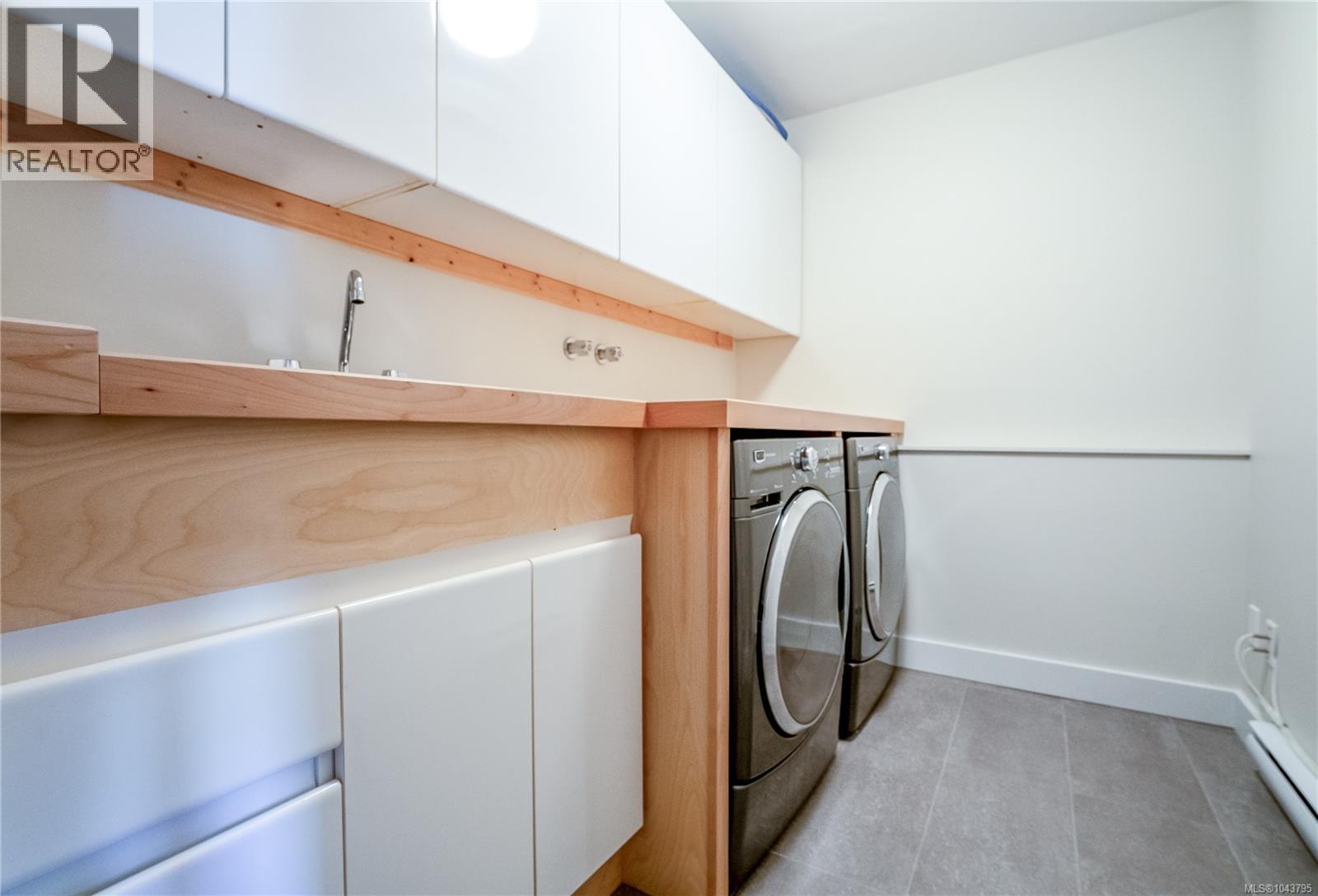 #20 4771 Cordova Bay Rd - 36