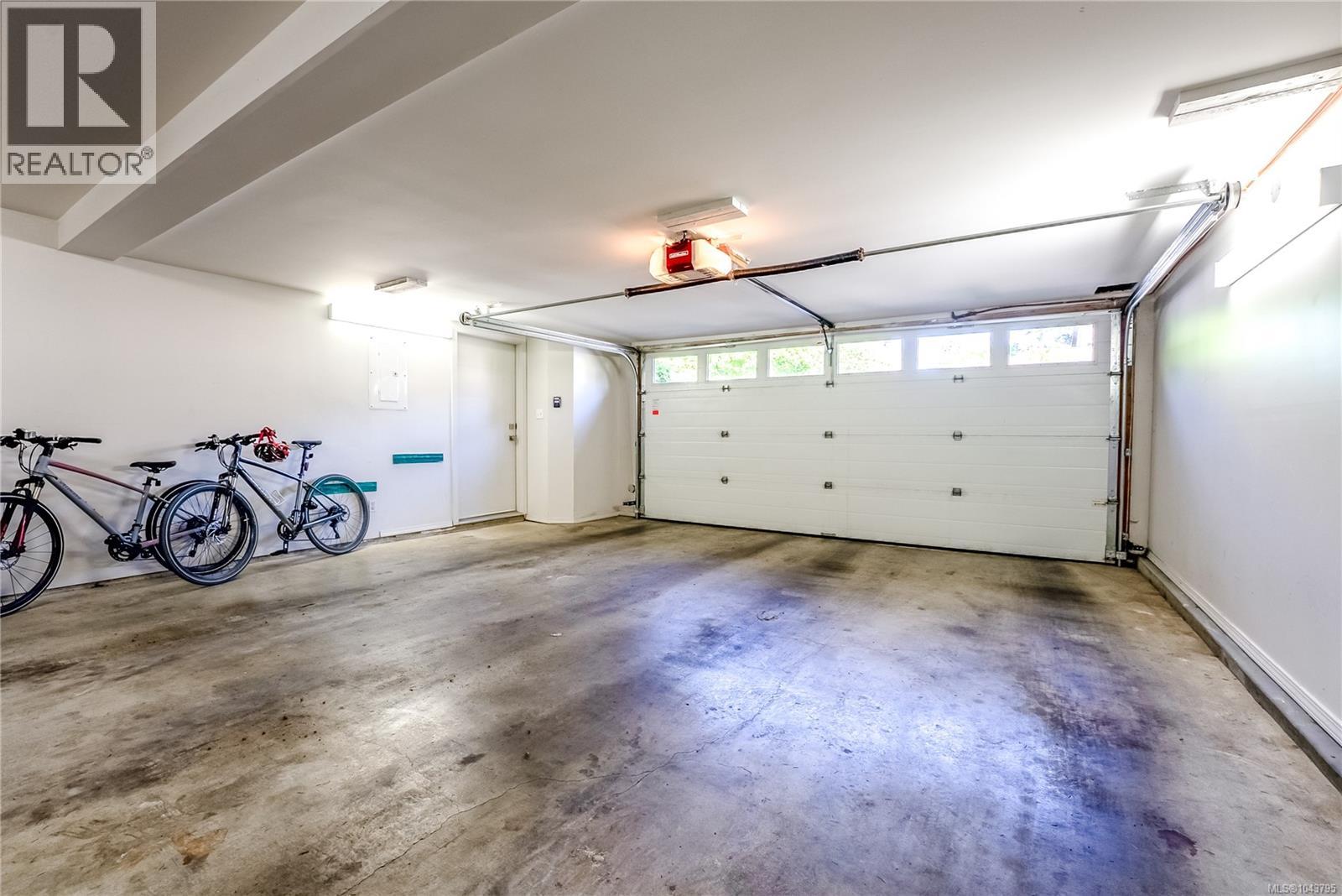#20 4771 Cordova Bay Rd - 37