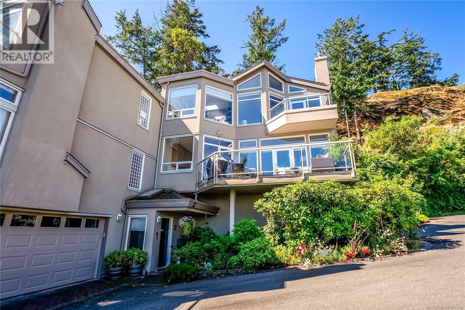 #20 4771 Cordova Bay Rd - 39
