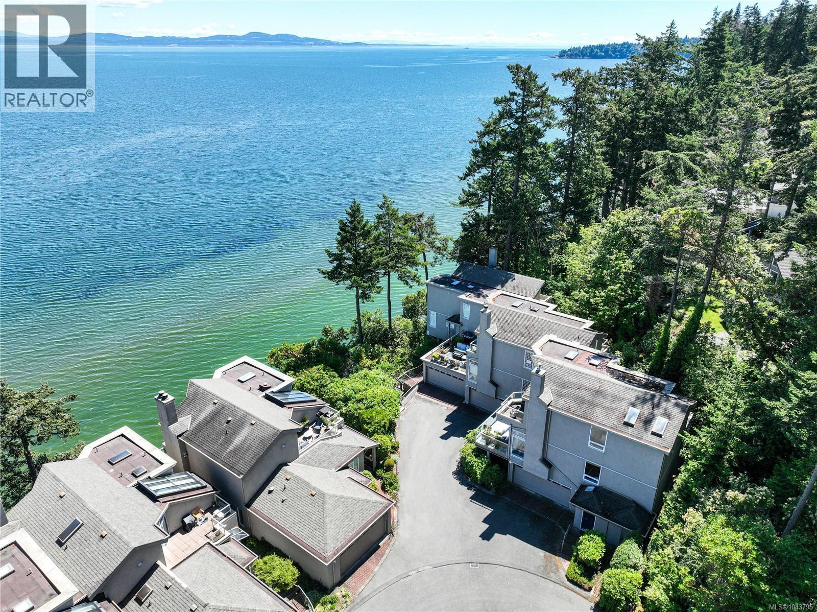 #20 4771 Cordova Bay Rd - 41