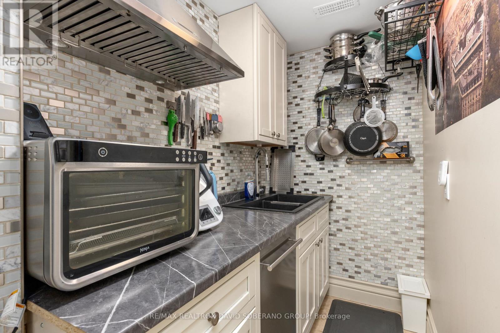 49 VERWOOD AVENUE - 41