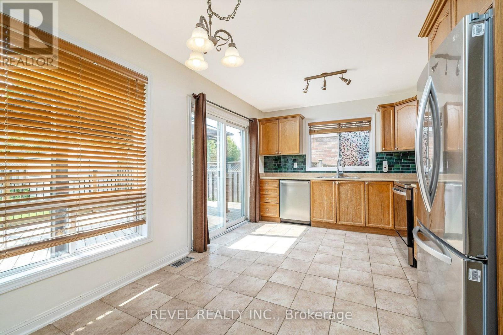 1518 CROFT AVENUE N - 12