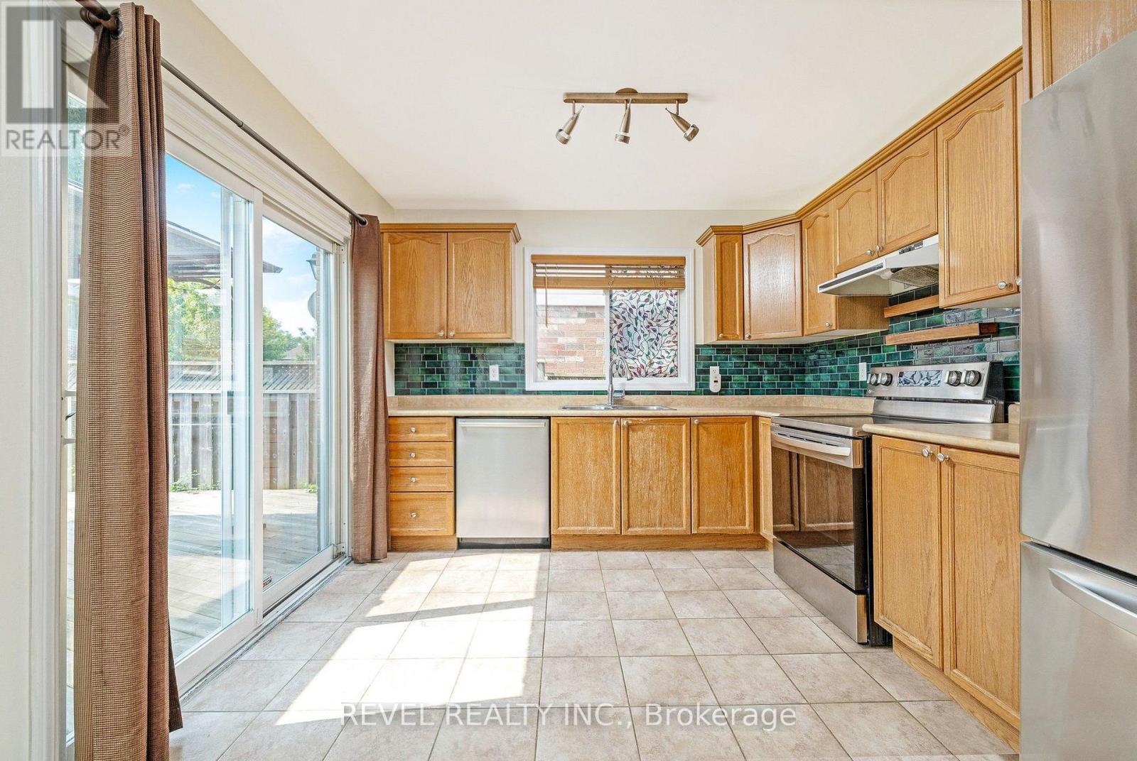 1518 CROFT AVENUE N - 13