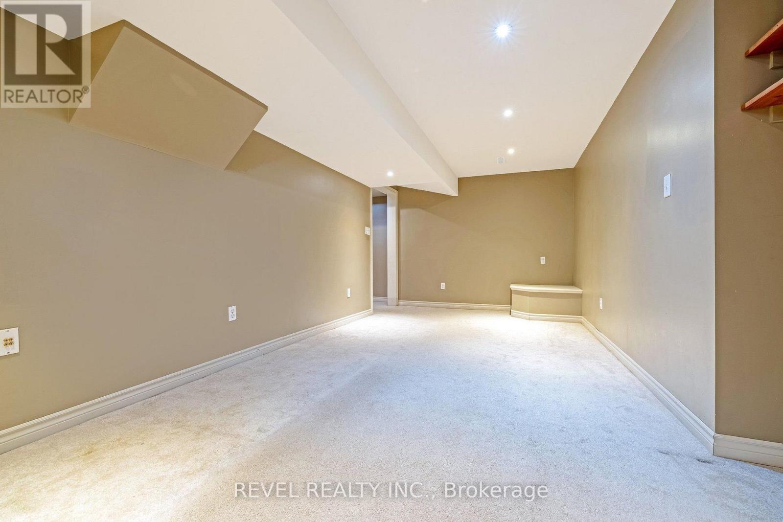 1518 CROFT AVENUE N - 33