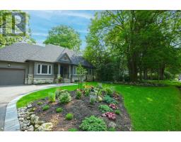 1413 Queen Victoria Avenue, Mississauga, ON L5H3H2 Photo 25