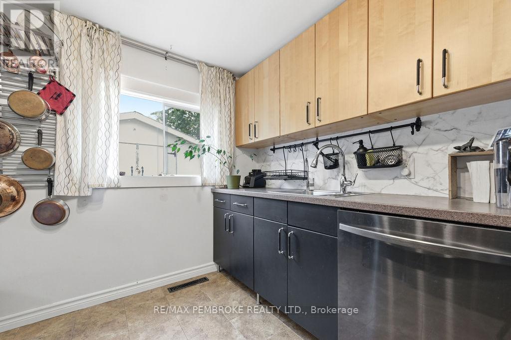 14 SUMMIT STREET - Image 18