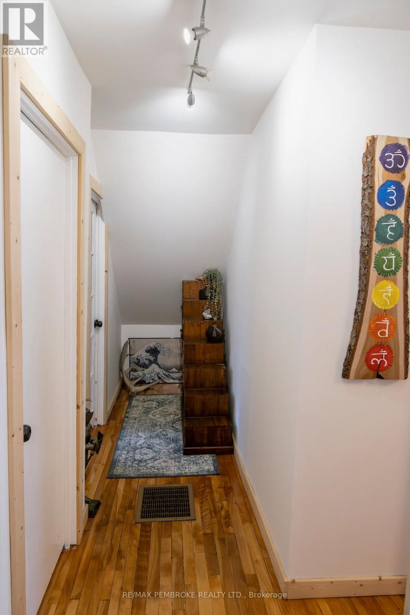 14 SUMMIT STREET - Image 24