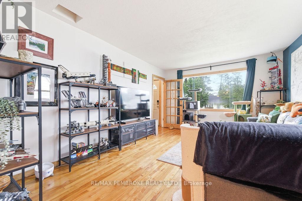 14 SUMMIT STREET - Image 11