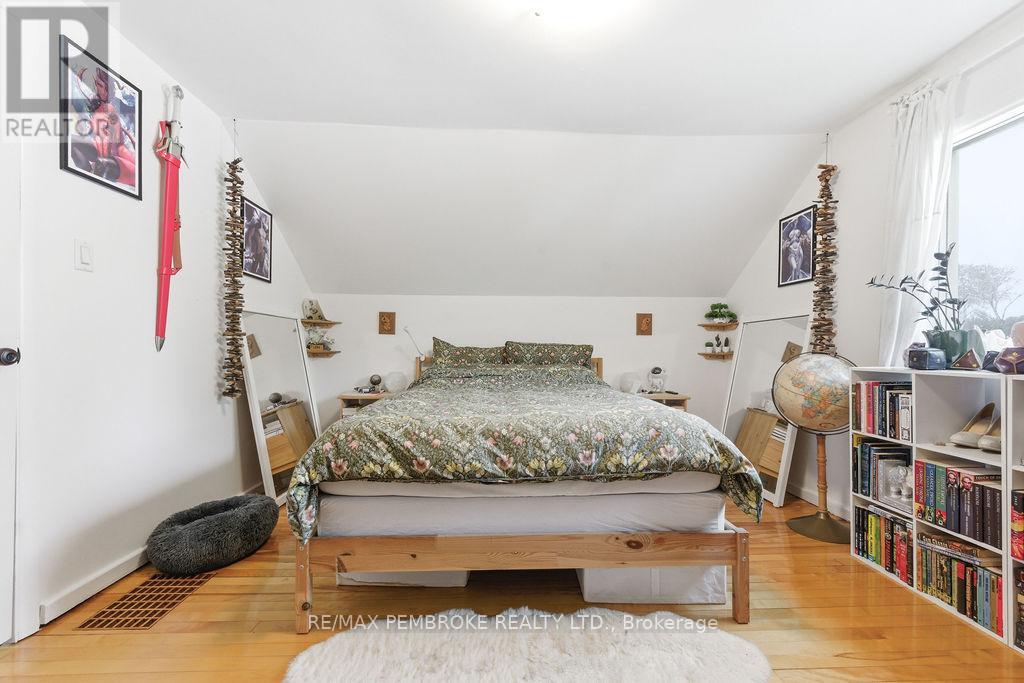 14 SUMMIT STREET - Image 32