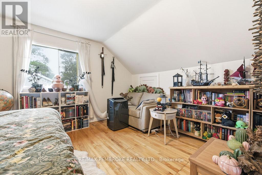 14 SUMMIT STREET - Image 35