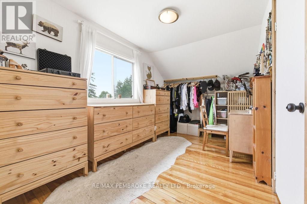 14 SUMMIT STREET - Image 36
