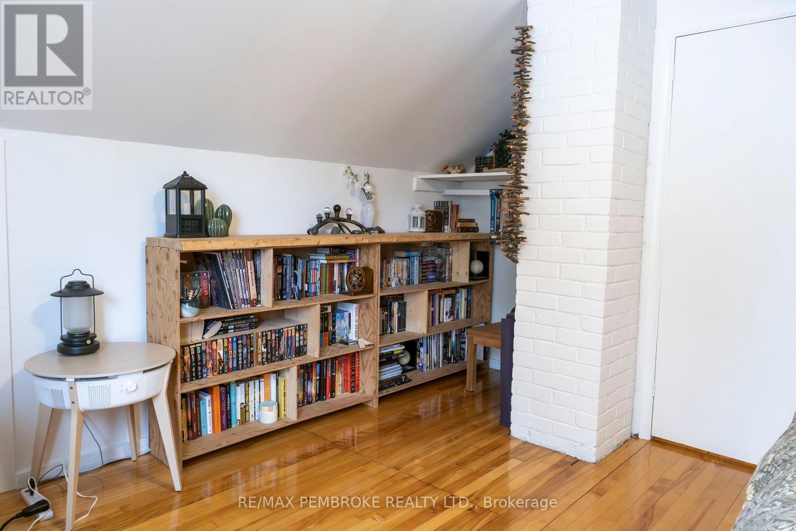 14 SUMMIT STREET - Image 34