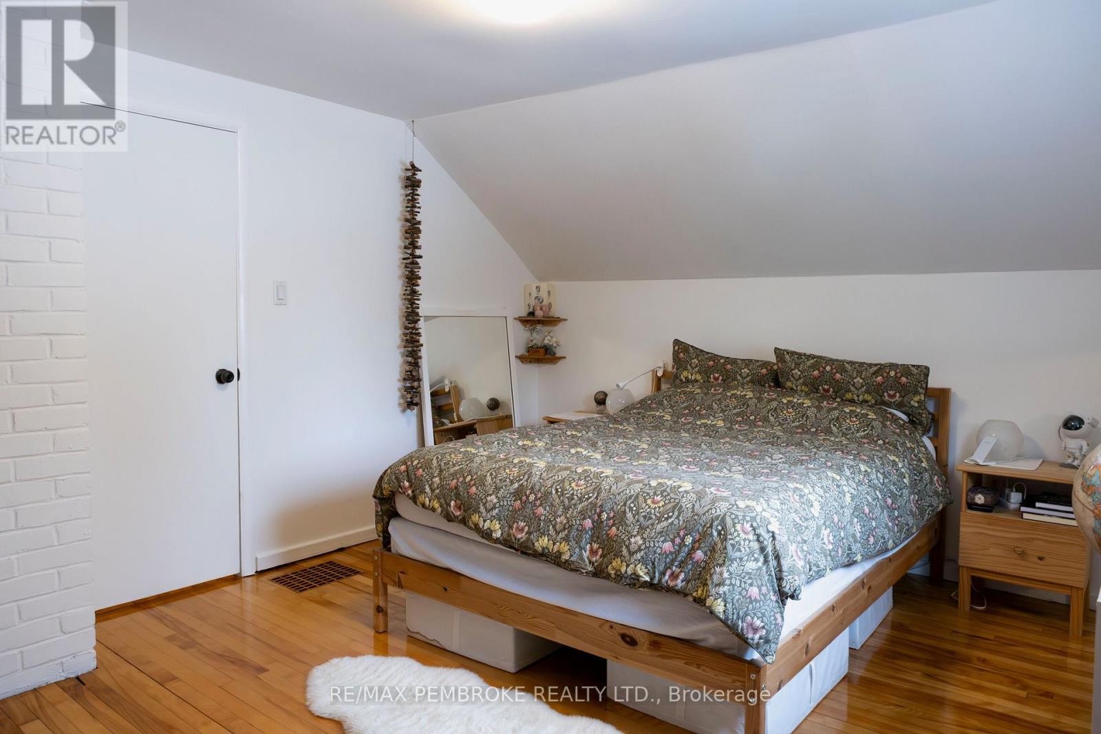 14 SUMMIT STREET - Image 33