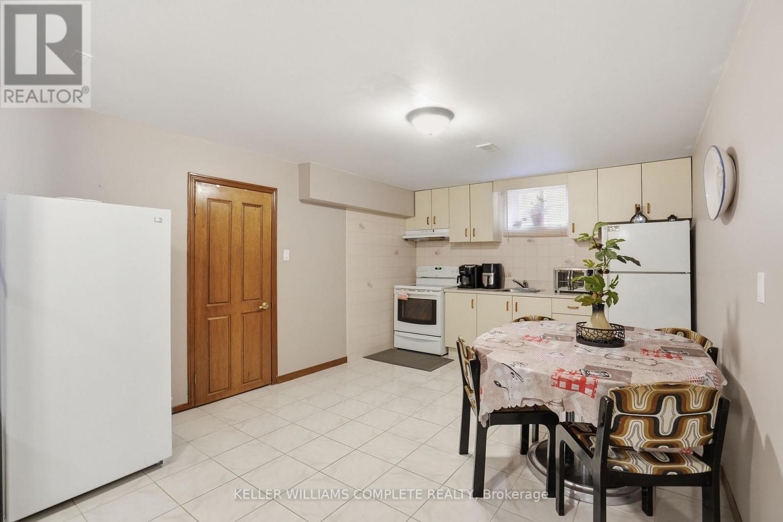 32 HIGHBURY DRIVE - 31