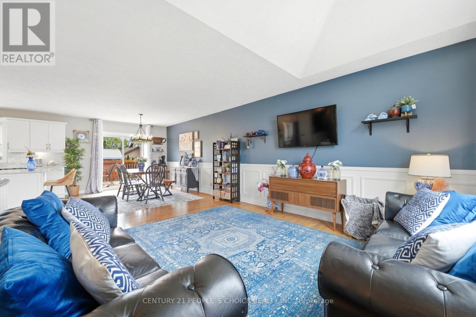 792 OAKWOOD DRIVE - 10