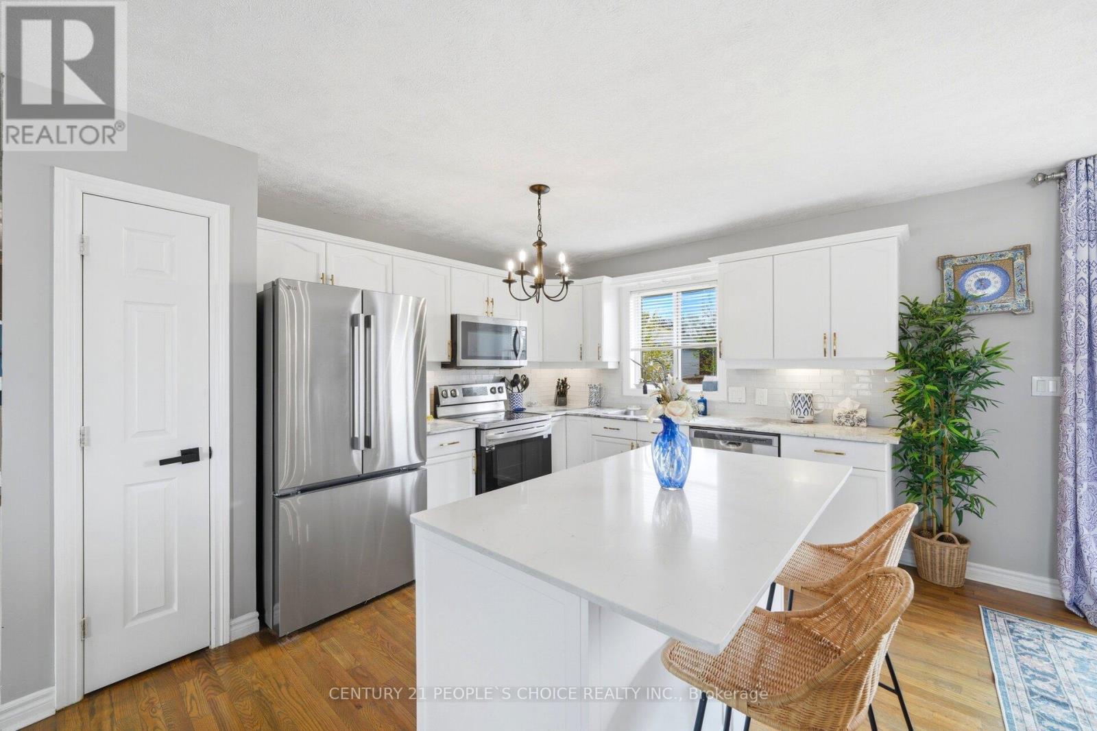 792 OAKWOOD DRIVE - 11