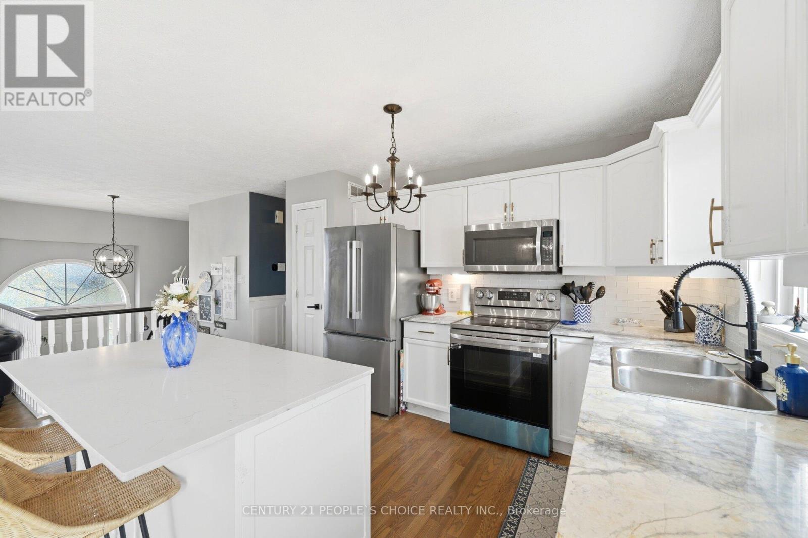 792 OAKWOOD DRIVE - 14