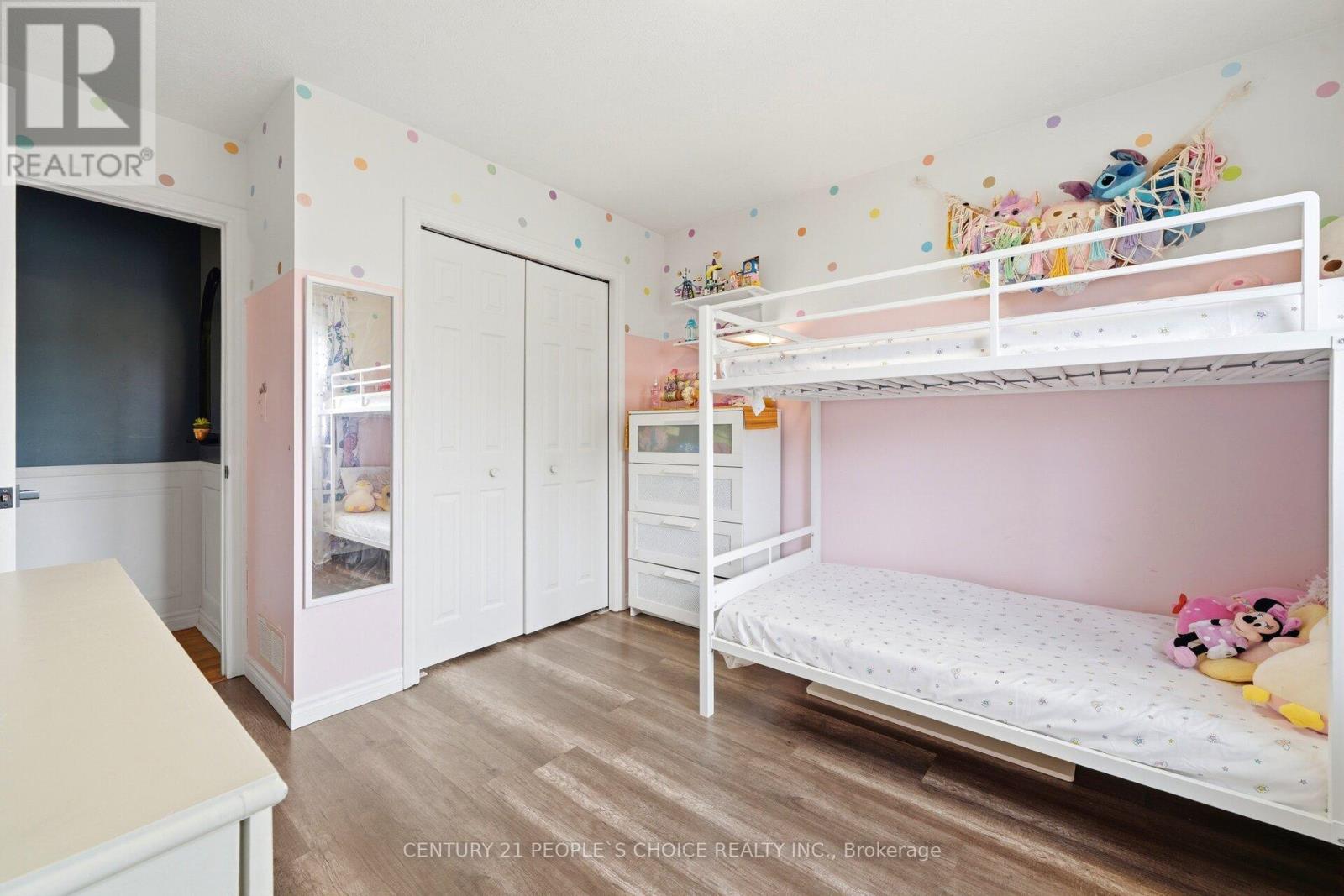 792 OAKWOOD DRIVE - 23