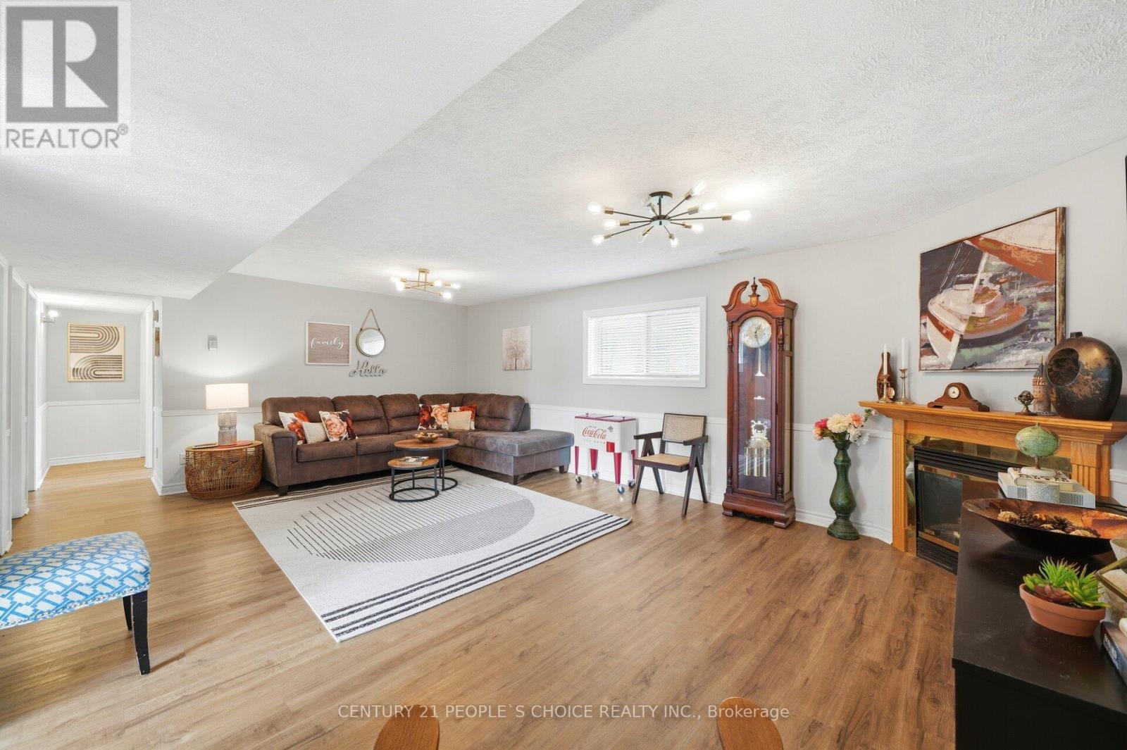 792 OAKWOOD DRIVE - 29
