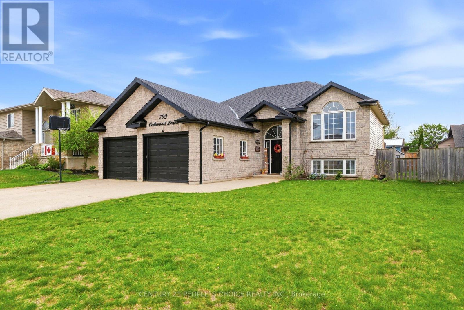 792 OAKWOOD DRIVE - 3