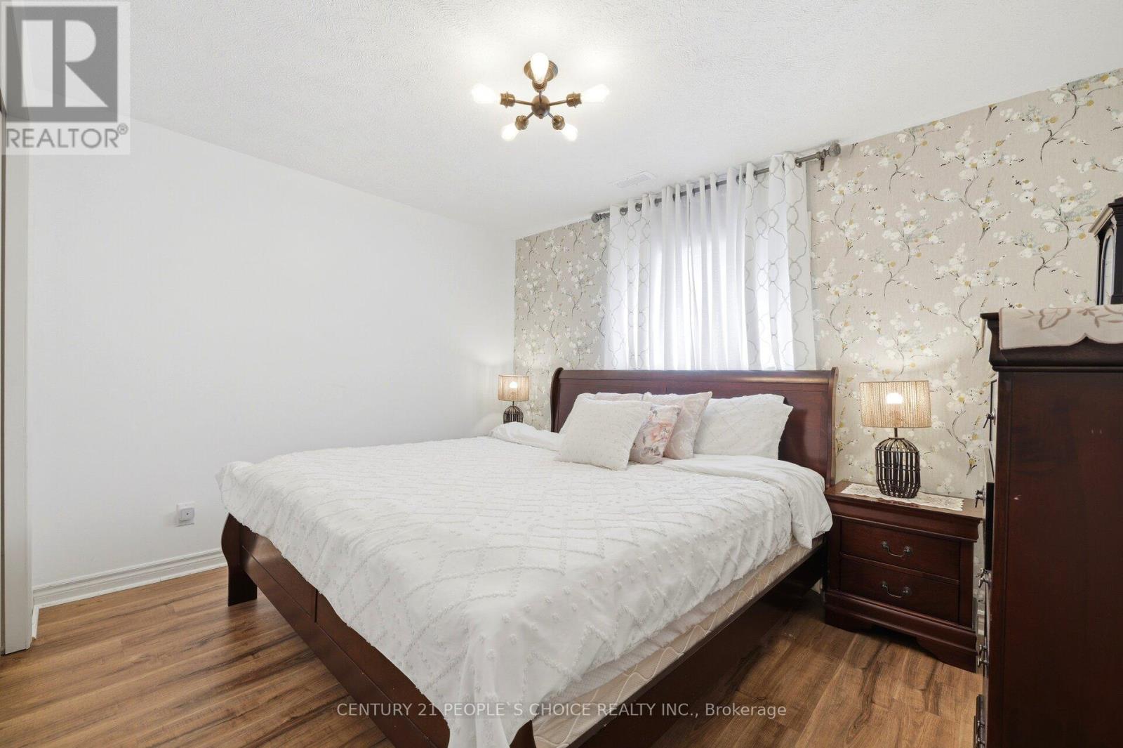 792 OAKWOOD DRIVE - 32