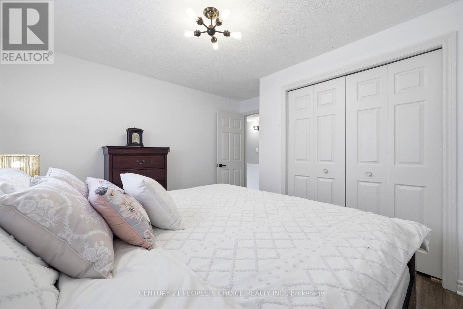 792 OAKWOOD DRIVE - 33