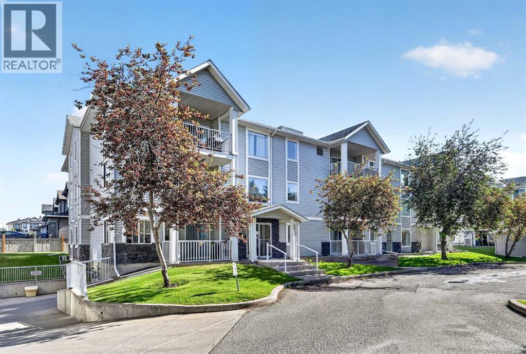 105, 5105 Valleyview Park SE, Dover, Calgary photo 1