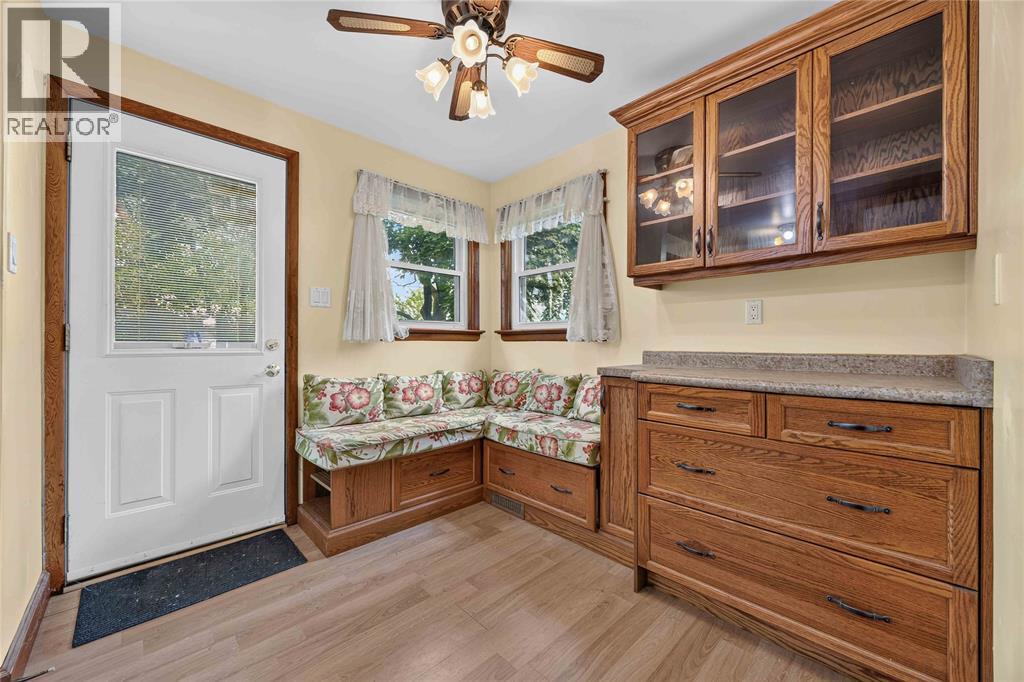 298 ELSFIELD CRESCENT - 8