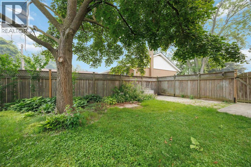298 ELSFIELD CRESCENT - 19