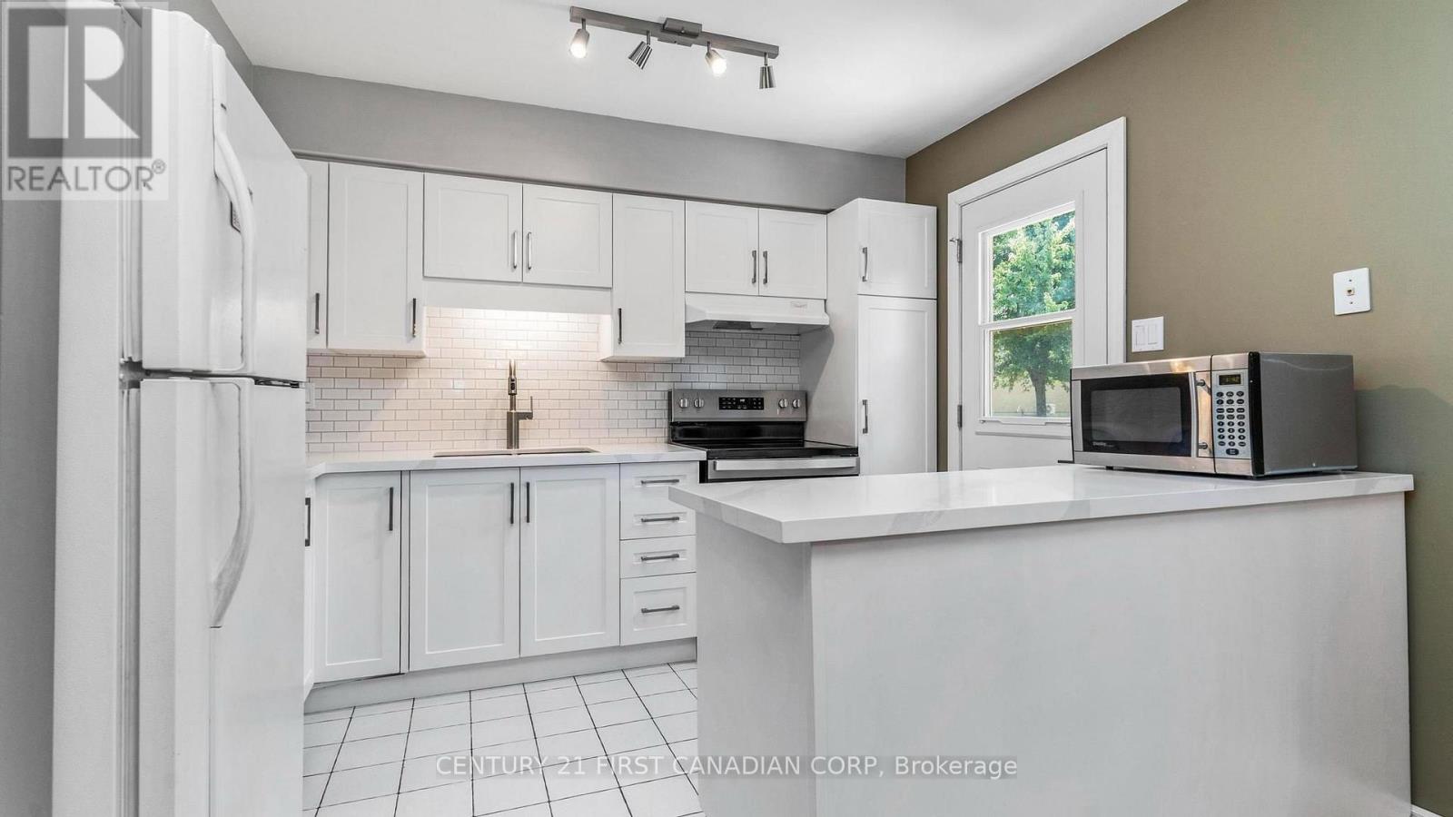 #39 925 LAWSON ROAD - 12