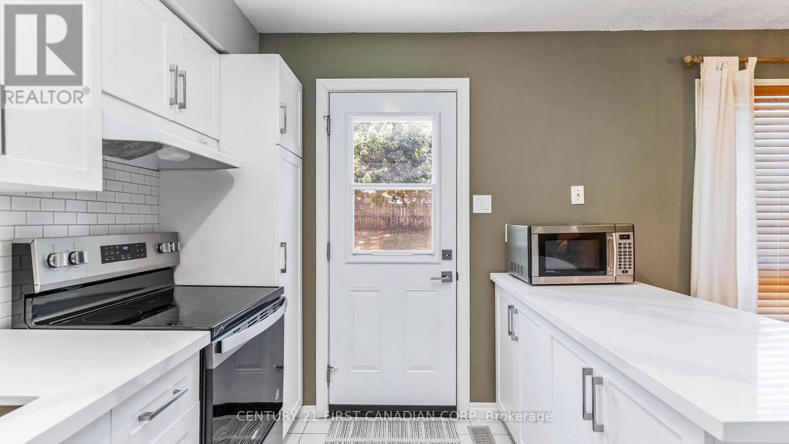 #39 925 LAWSON ROAD - 14