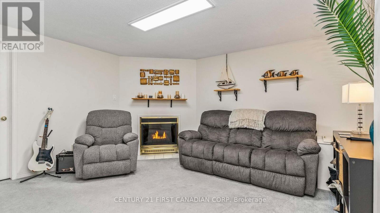 #39 925 LAWSON ROAD - 24