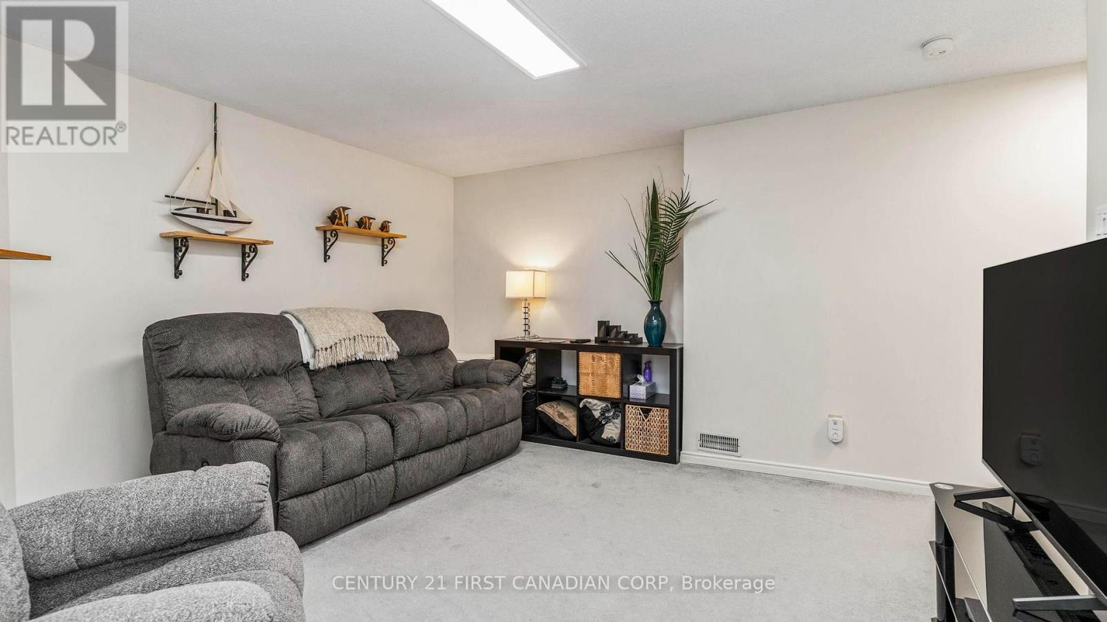 #39 925 LAWSON ROAD - 25