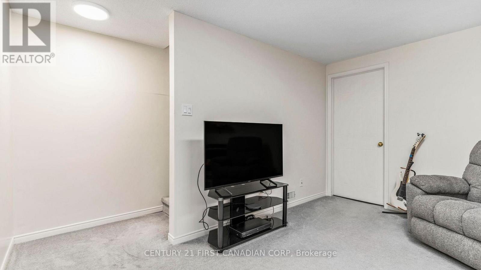 #39 925 LAWSON ROAD - 27