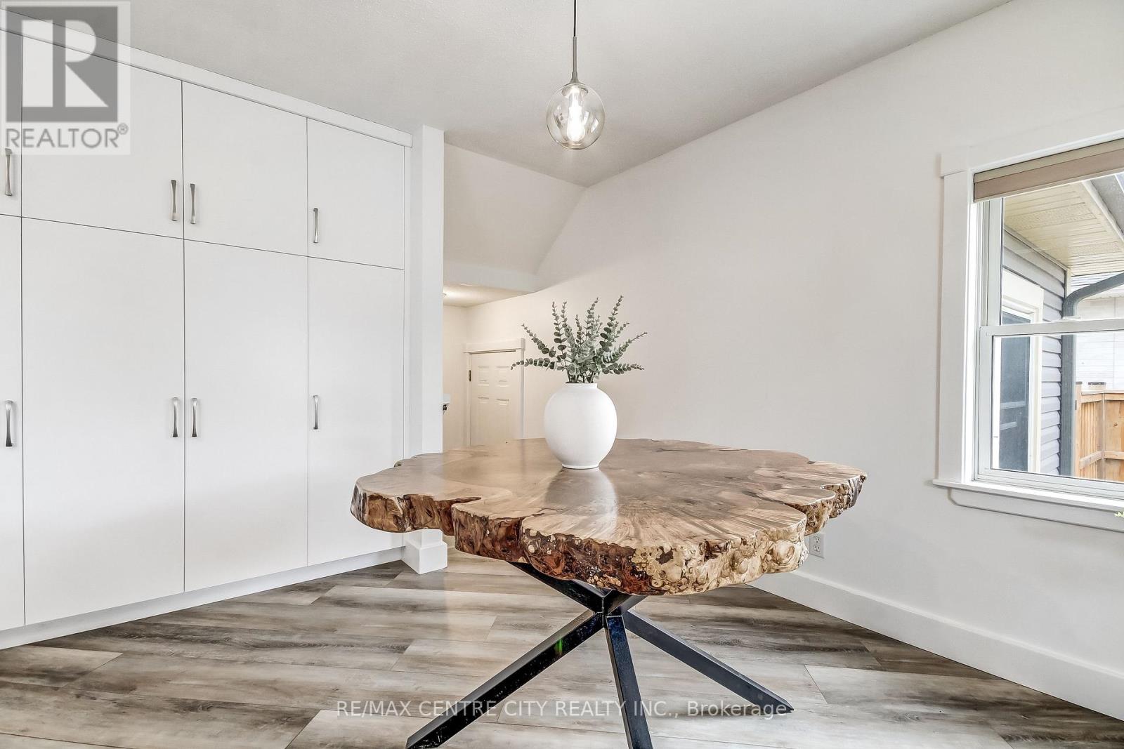 308 SELBOURNE DRIVE - Image 13