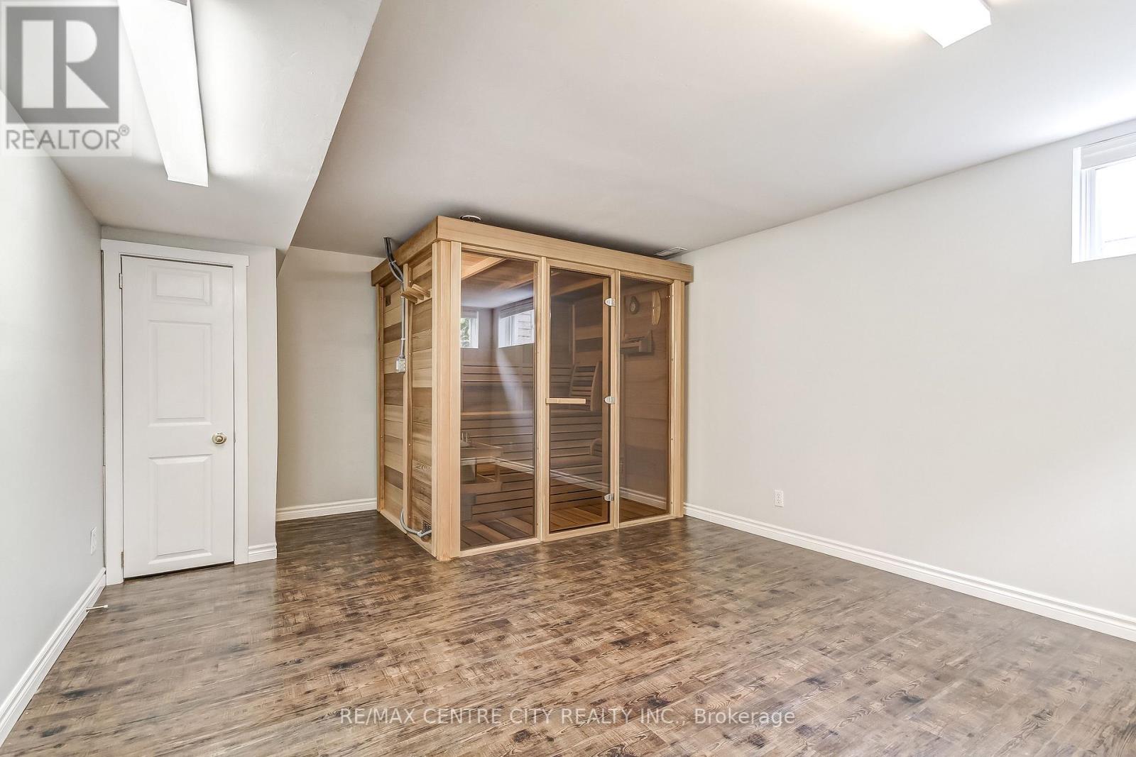 308 SELBOURNE DRIVE - Image 24