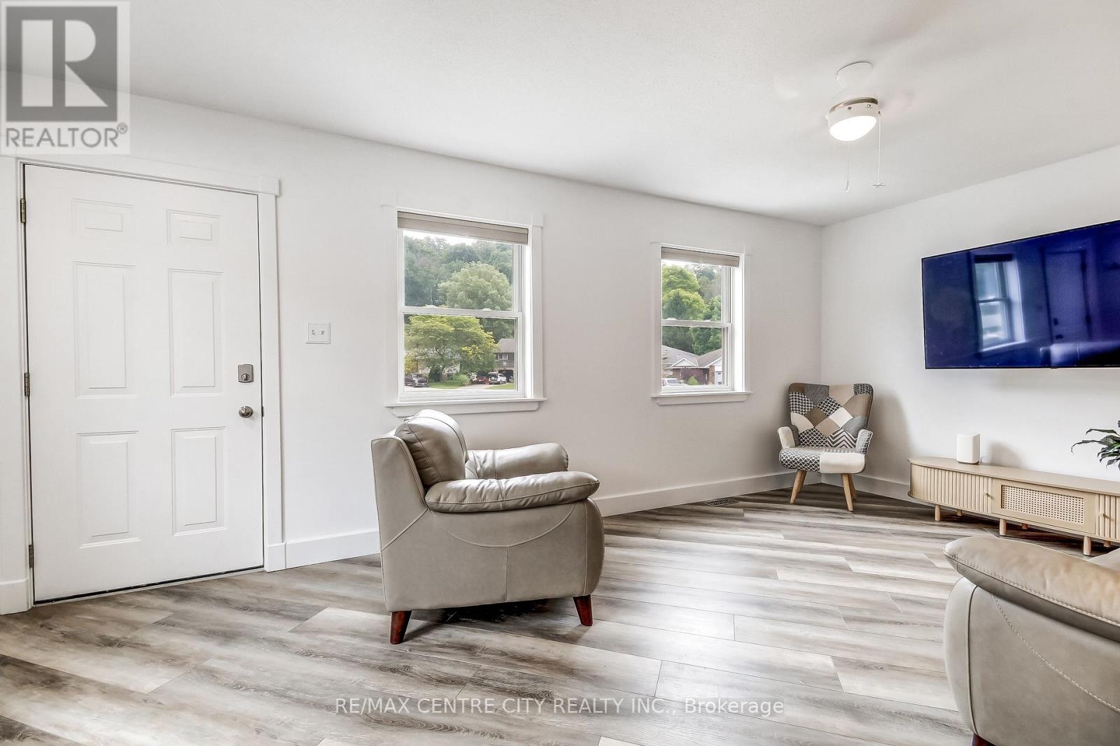 308 SELBOURNE DRIVE - Image 5