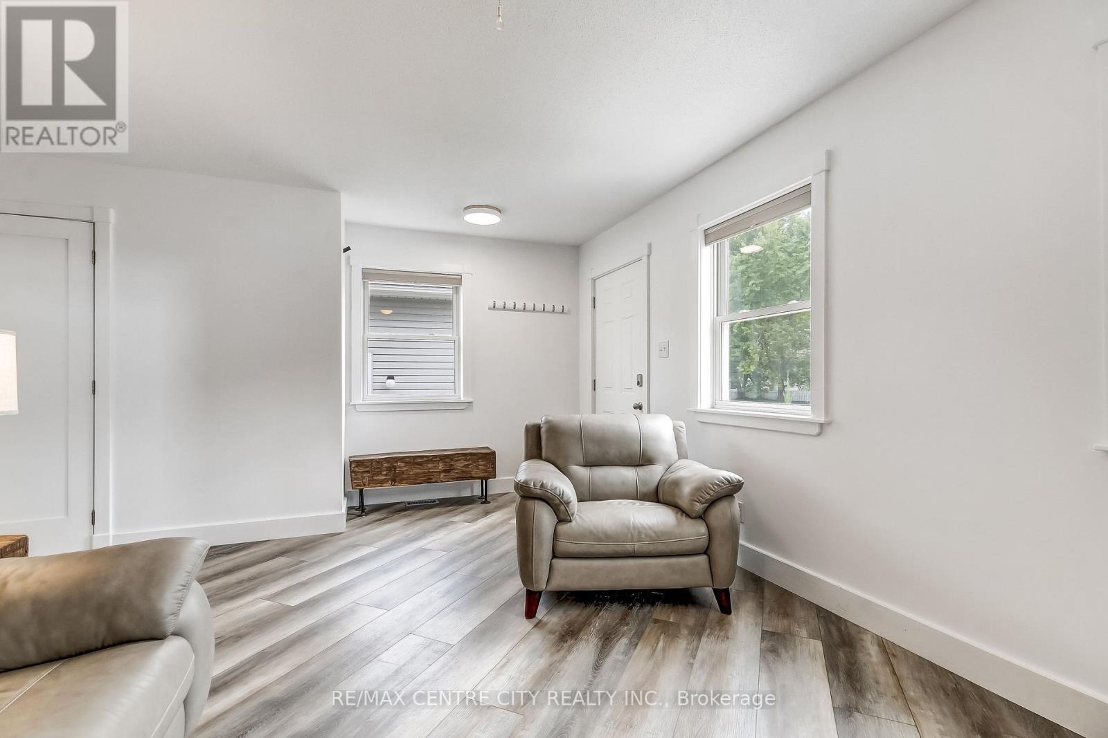 308 SELBOURNE DRIVE - Image 6