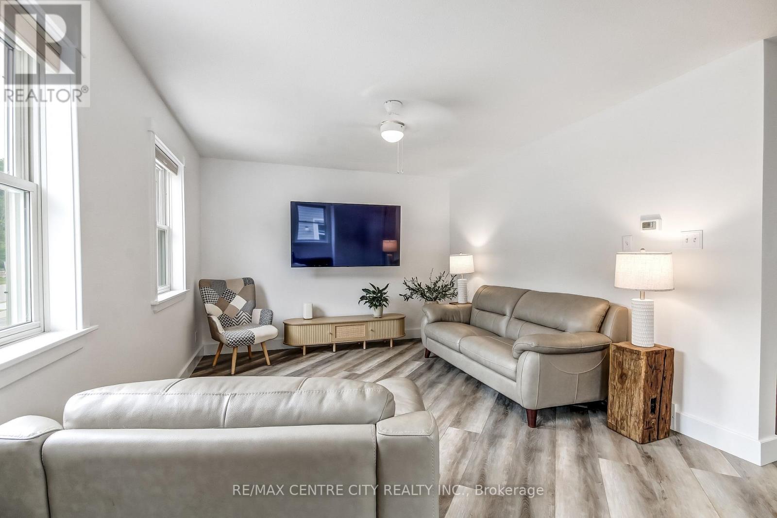 308 SELBOURNE DRIVE - Image 7
