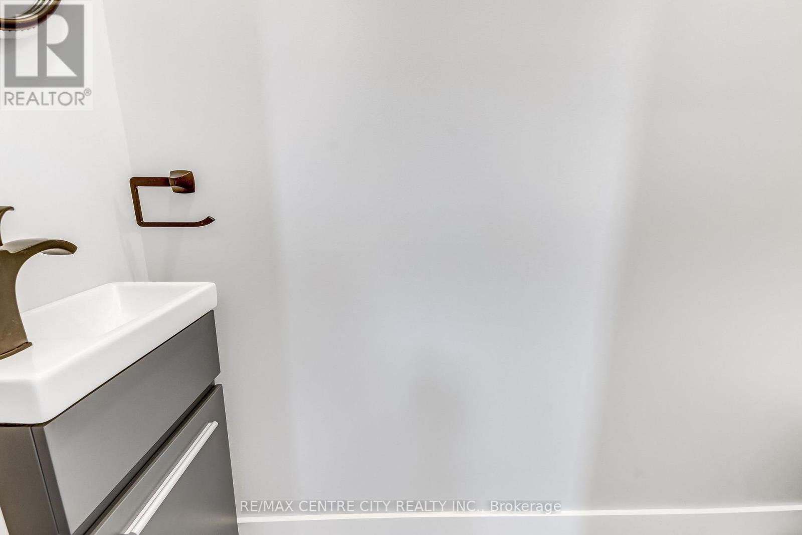 308 SELBOURNE DRIVE - Image 8