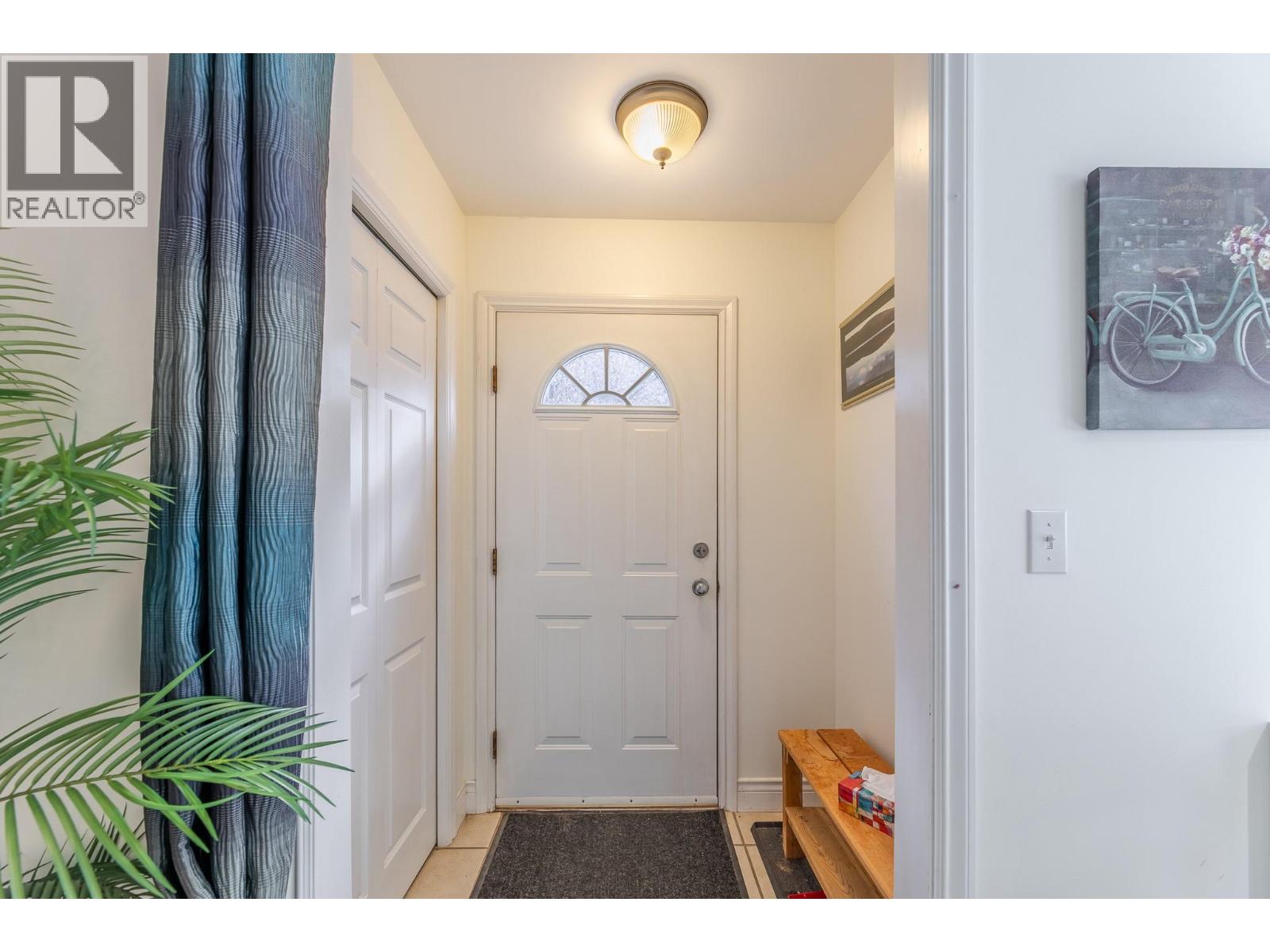 11020 Adams Avenue, Summerland