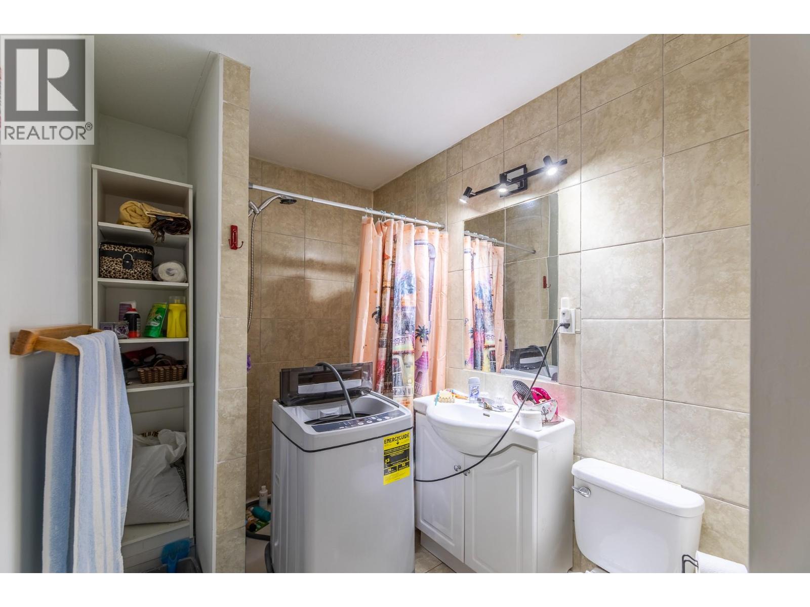 11020 Adams Avenue, Summerland