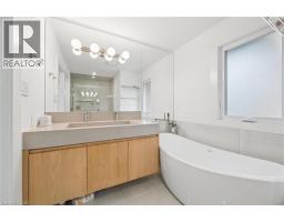 1194 Queen Victoria Avenue, Mississauga, ON L5H3H3 Photo 25