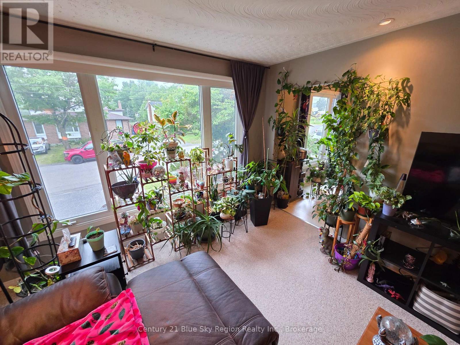 798 MCKAY AVENUE - 13