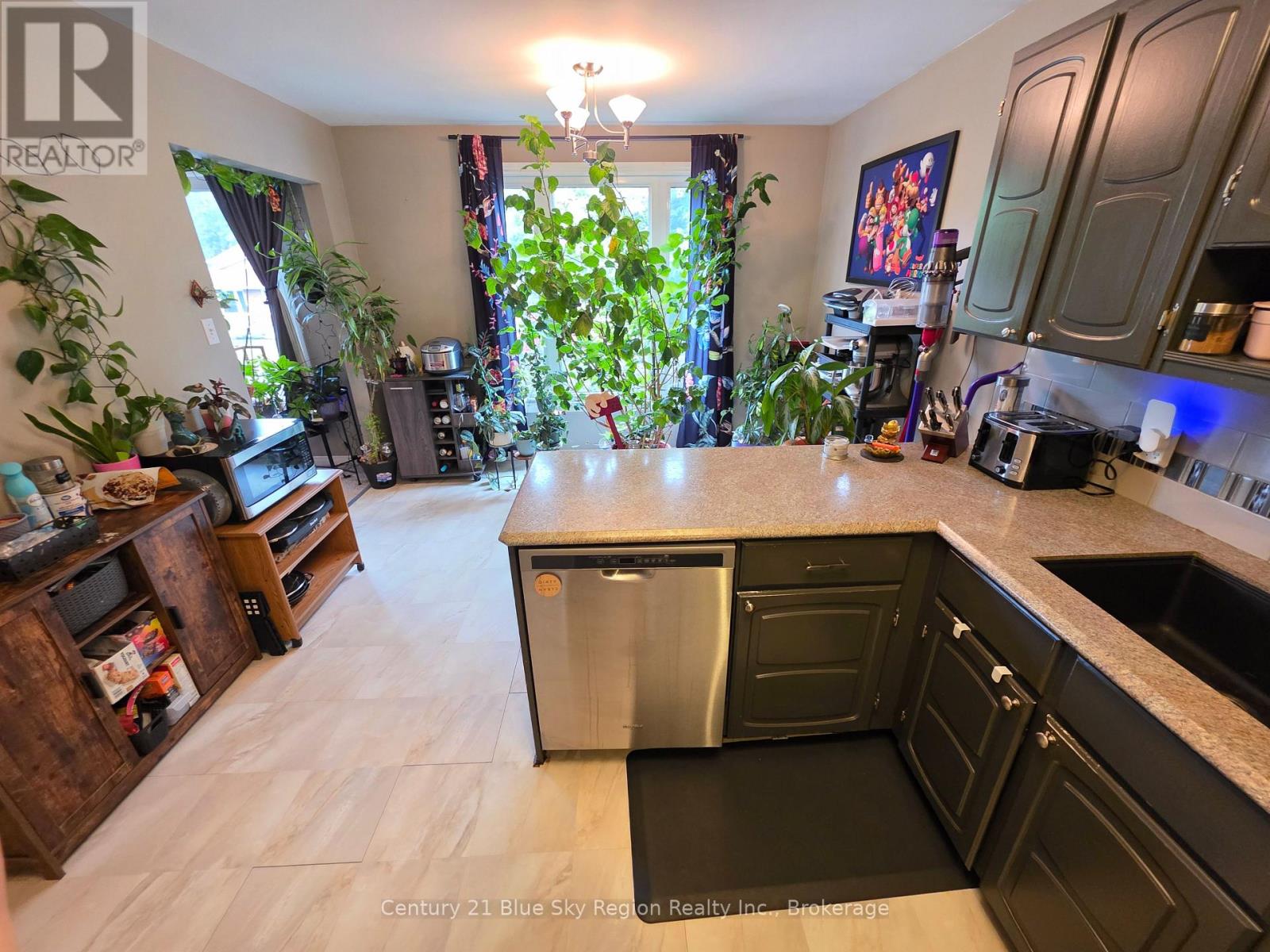 798 MCKAY AVENUE - 16